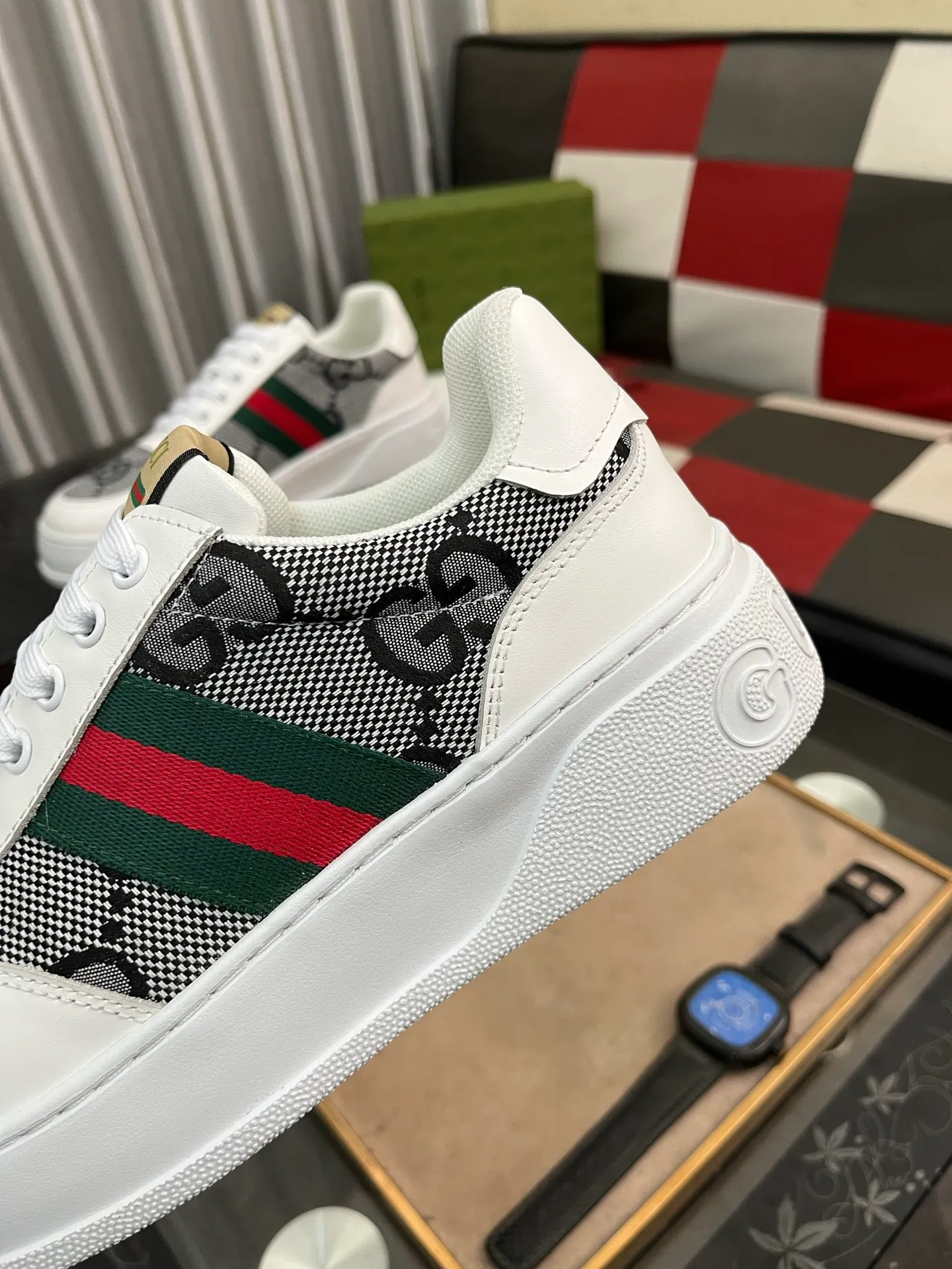 Men's shoes💰420⌚️⌚️[GUCCI] Gucci men's casual shoes are absolutely popular🔥The ultimate matching item for trendy men! The charm of super texture is unstoppable. This is the main recommendation. The upper is made of high-quality cowhide, with pig lining feet and wear-resistant rubber sole. It is noble and elegant! Extremely comfortable🎁🎁You can be as handsome as you want💪 Size 38-44! 3️⃣colors available